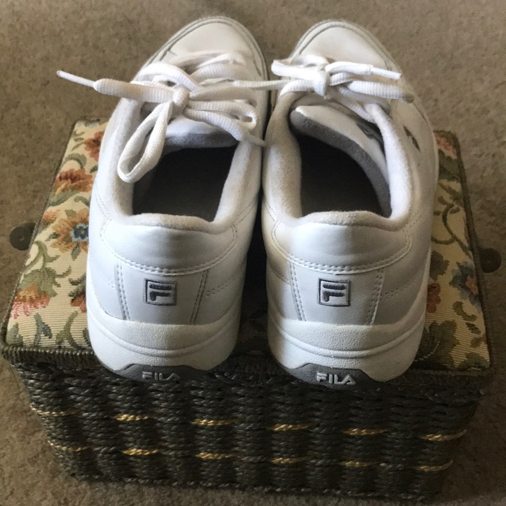 Fila leather white tennis shoes. - Picture 3 of 5